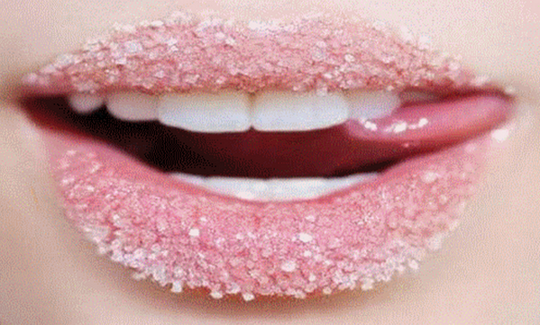 Cocolisette's tweet photo. “@marieclaire: DARING lipstick you'vegotta try: http://t.co/dOfuPneCzh http://t.co/fRcIPhCzBQ” no way Jose