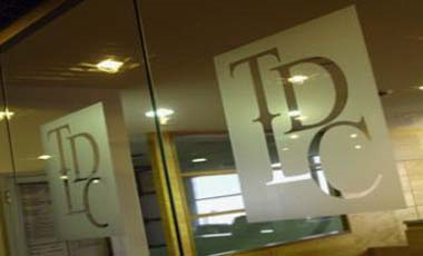 DianeDimino's tweet photo. Registro civil gana contra licitacion trucha de Sonda http://t.co/VTs6LuePbw http://t.co/nVfclF3TkD