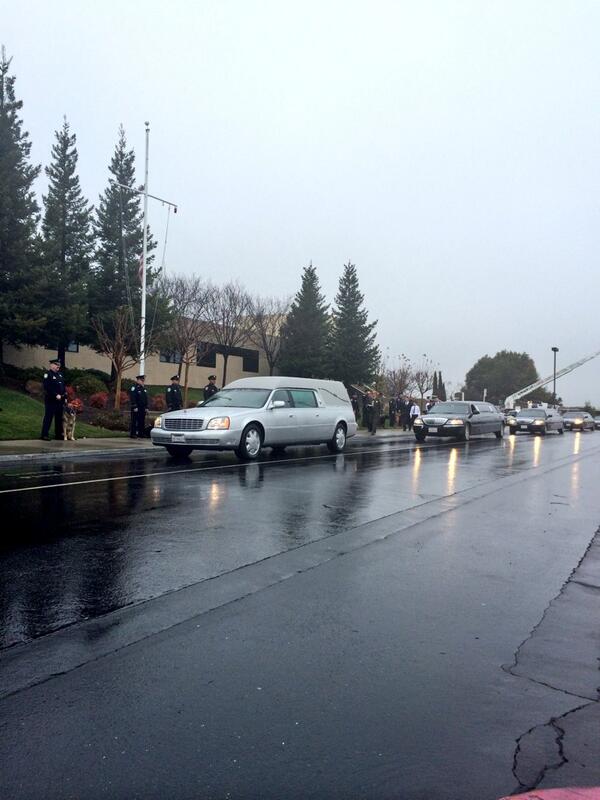 nataliealund's tweet photo. The hearse and motorcade have arrived @insidebayarea #bartshooting http://t.co/3qZaJfyEW6