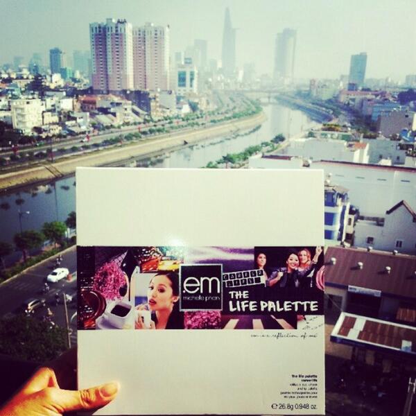 MichellePhan's tweet image. #repost from @chinarasaigon 
holding @emcosmetics Career Life palette in Saigon. Cam on em! #emcosmetics #Vietnam