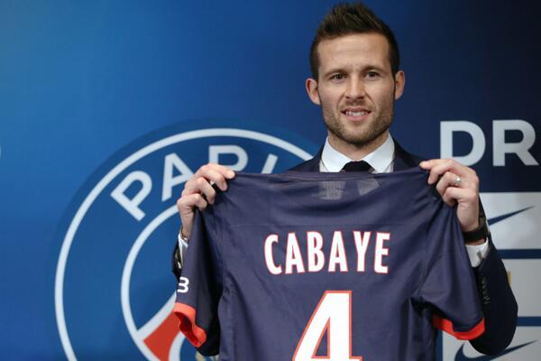 Eurosport_FR's tweet photo. Yohan #Cabaye avec son nouveau maillot du #PSG. http://t.co/9LQonPebqY