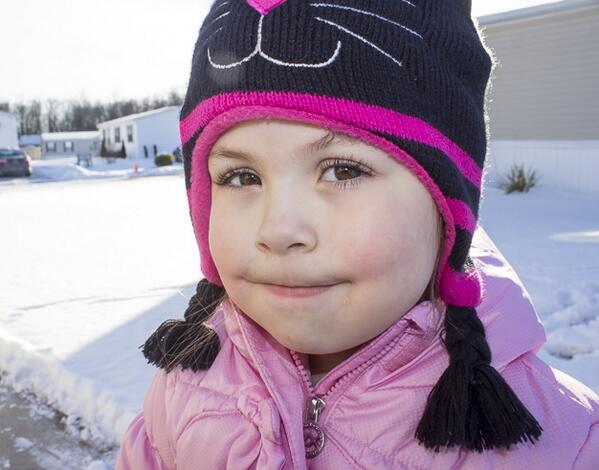 PhotographyHLM's tweet photo. Took my little girl outside for some time in the snow. http://t.co/COyB8HWZ9c