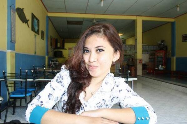 Rully_033's tweet photo. #makassar #lunch http://t.co/8GRm2HjRXD