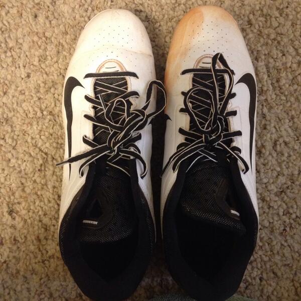 chefboyolley's tweet image. This is why pitchers can't have nice cleats 😪😪😪 #PitcherProblems
