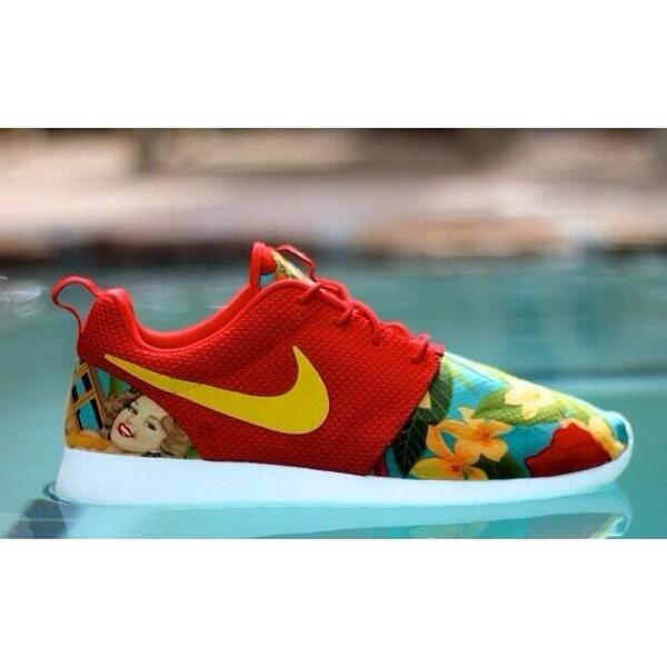 welove_sneakers's tweet photo. Nike Roshe Run 💦💥 http://t.co/Z4EMZpD88z