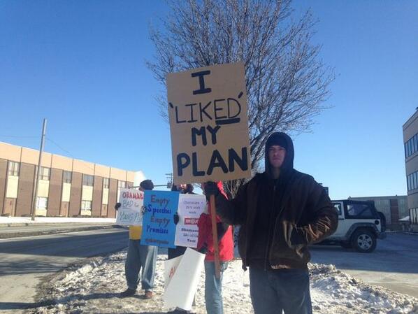 BearNecessity's tweet photo. Protesting Obama's visit to West Mifflin PA Steel Works @SenRandPaul http://t.co/PWD1DwMfEo