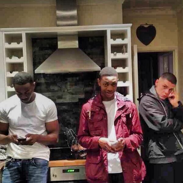 bangerabs's tweet photo. #OTF @Bangura_ @baxterartist http://t.co/8en23mpL89