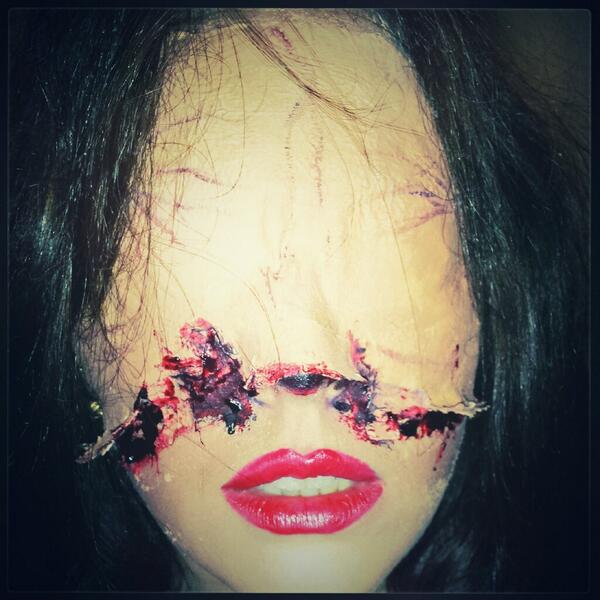 KC_Karyn's tweet photo. Special effwcts photo shoot this week with the fabulous @Moynox #redlip #noeyes #blood http://t.co/5PYE2Myrd5
