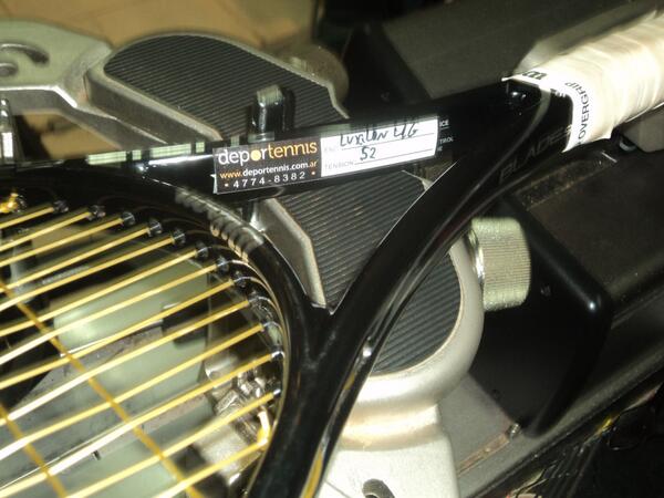 Deportennis's tweet photo. terminando de encordar las raquetas de @renzolii gracias y suerte con @MTrunge en chile!! http://t.co/Rx1ndhPlyk