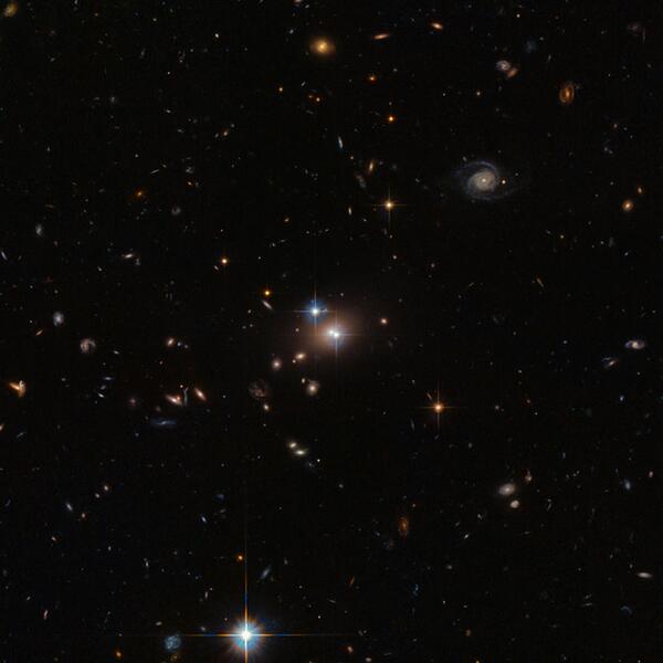 SparrowWaitsems's tweet photo. Space photo of the day: The Twin Quasar, which lies 14 billion light-years from Earth http://t.co/3cHooiCmL0 http://t.co/Hdh4v0ISlI