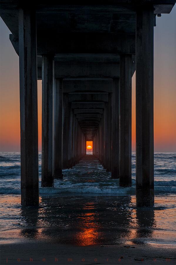wirlogsite's tweet photo. The sun only lines up like this twice per year http://t.co/hHjYZib0Z2