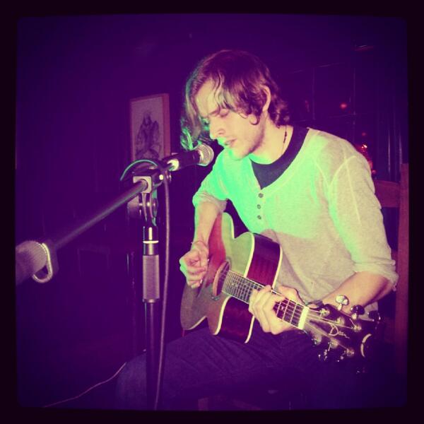 LaurieMcShea's tweet photo. Having a fab night @IslingtonLive watching all the talented artists play @sbell_young http://t.co/PAHU6lRy7l