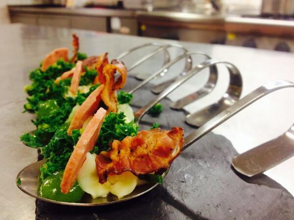 Gratis een lekkere amuse vooraf, waarom?Gewoon omdat het lekker en gezellig is Deze week:boerenkool net even anders.