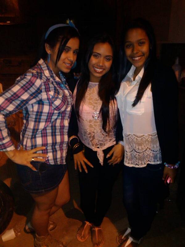 Angelesgilb's tweet photo. Que hermosuras !! con @Yusmarylu , @Angela_cr10 http://t.co/W5HI6aAFF0