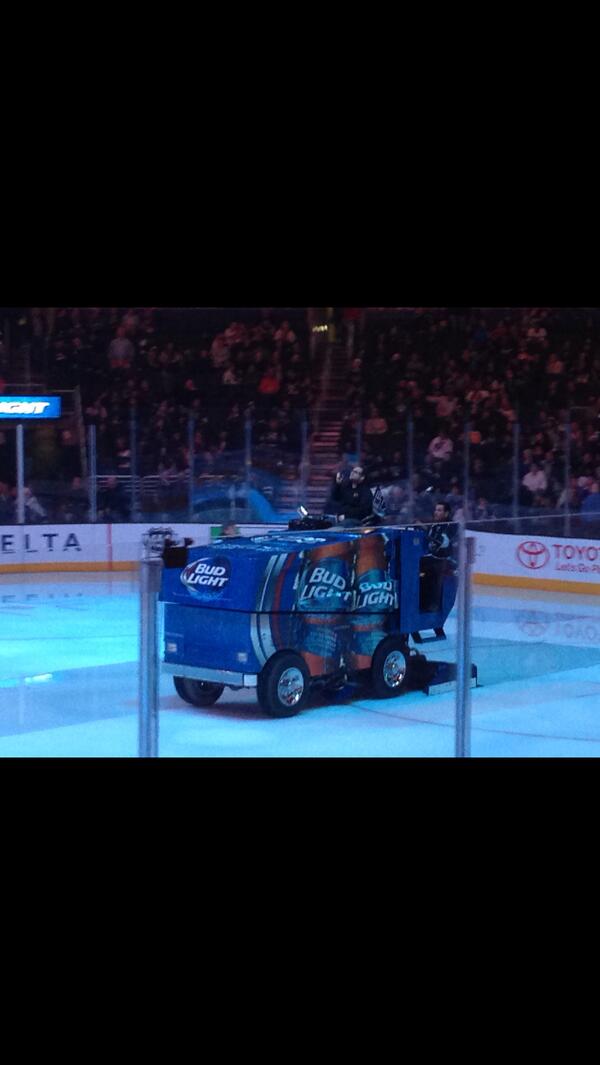BarrysTickets's tweet photo. Ever wanted to ride the Zamboni at a #lakings game? Ur chance soon! #gkg #gokingsgo #kingstickets #giveaway #kings http://t.co/dHBkOoC2oA