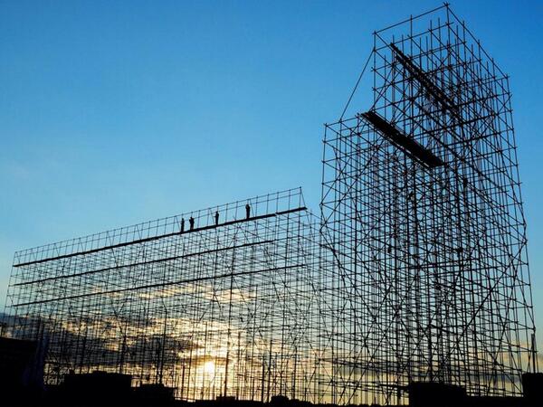Angela_Amrita's tweet photo. 美しすぎる「足場の世界」26選  華やかな“建築”を支え、生き物のように躍動し、消え行くその芸術
http://t.co/0pY1Fa1XXP http://t.co/nngOMEueq5