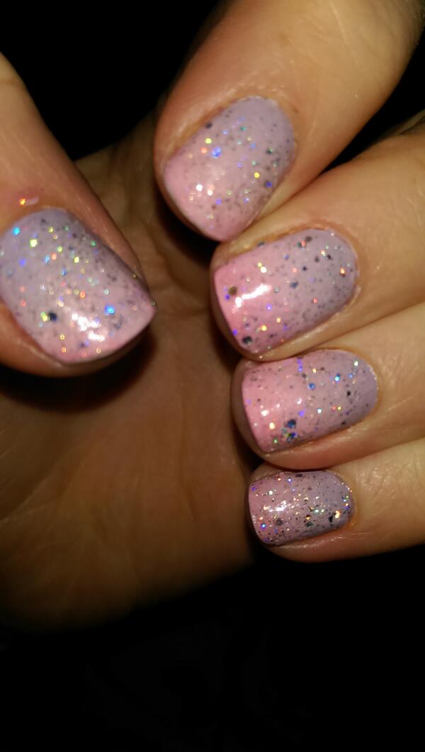 kirstymckenziex's tweet image. Love my nails like this - takes so long and it is so messy but I feel like a princess #nailartproblems #sponging