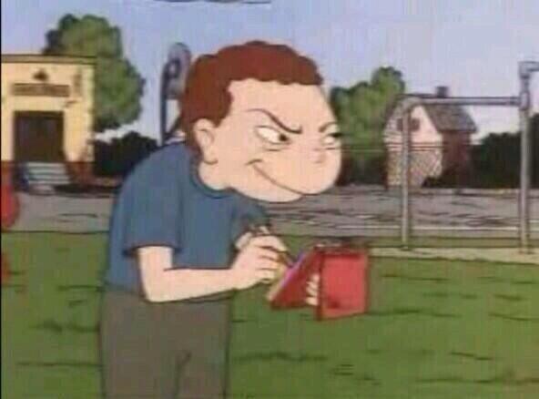 Todas las mujeres cuando vemos al novio de una amiga hablando con otra: