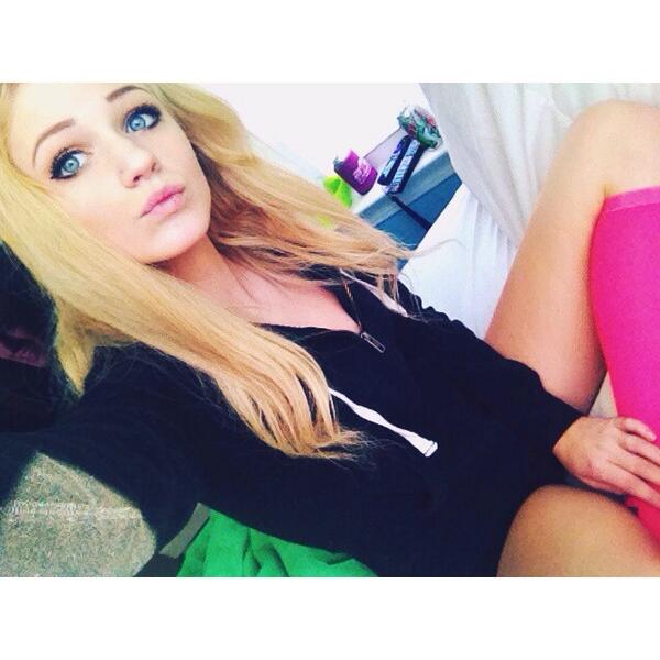sydneyy_moon's tweet photo. Avi lol http://t.co/cxQ10kqmRc