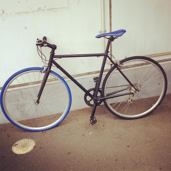 IN_D666's tweet photo. 【拡散希望】
友達の自転車が昨日盜まれました！
黒にベイスターズカラーの青が特徴です！
見かけたらぜひお声かけてください！
#大和　#座間　#自転車 http://t.co/DbIrjtgvyQ