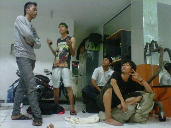 EkoApriyanto666's tweet photo. Numpak eksis,,terlanthar band http://t.co/fVw0jzffpe
