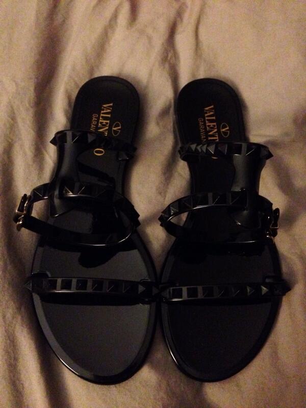 CCdip's tweet image. So now what, I just stare at your for three months? #cold #pale #reallycold #winterdoldrum #prettyshoes