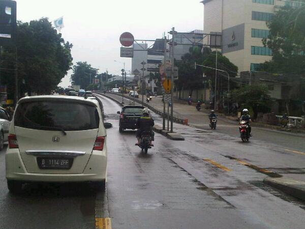 un_wAR07's tweet photo. @RadioElshinta @NTMCLantasPolri kesempataaan ooom http://t.co/mDNUySNWIj