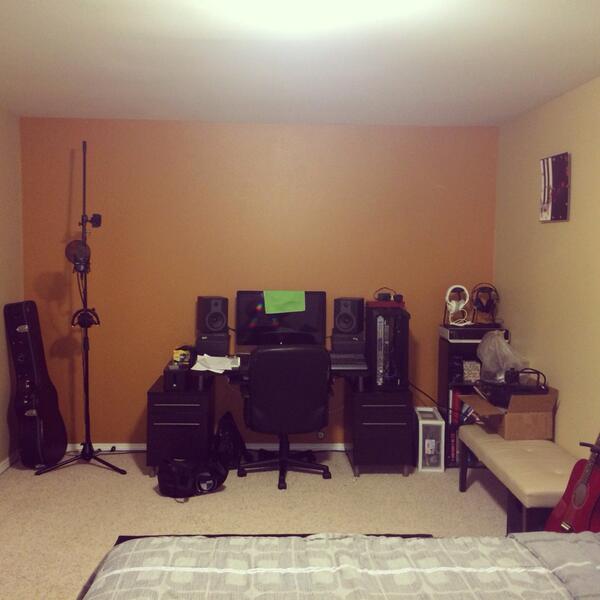 RawDelMusic's tweet photo. Time to work #musician #raw http://t.co/s6pWR1RDYW