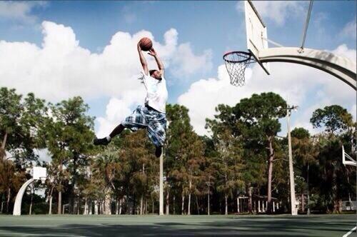 vertjumping's tweet photo. He's 5'9". You don't have an excuse. http://t.co/KvRPOxacvv