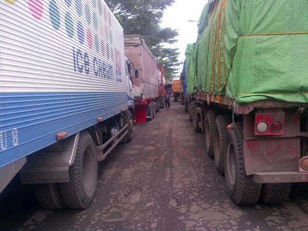 Audryanifa's tweet photo. @wideshotmetrotv macet total @Demak,jateng http://t.co/WQXl3isBAi