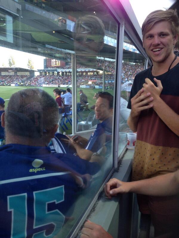 emanz14's tweet photo. @bowlologist turn around and give us a wave http://t.co/Q21F9qQq6k