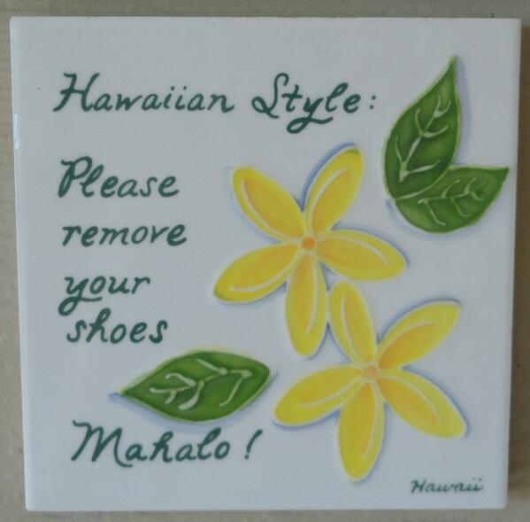 SunSandHnymoons's tweet photo. #TravelTipThursday #flipflops are called #slippers in #Hawaii.It's customary to remove shoes before entering a house. http://t.co/k58HpGKv3C