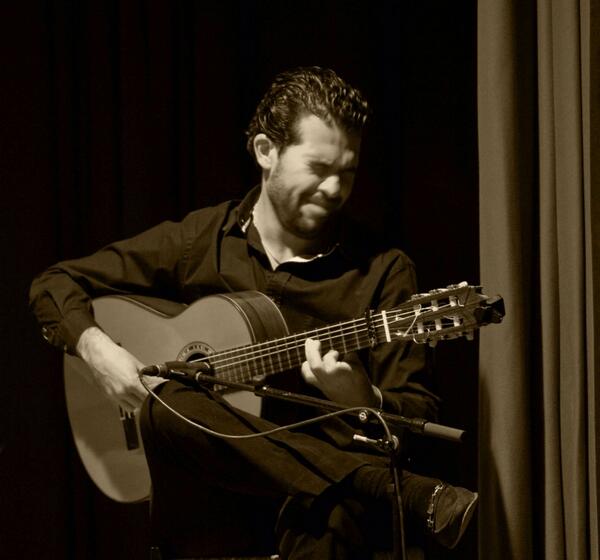 Clases de guitarra flamenca.puerto de santa maria.martes y jueves a partir de las 16:00 en el tejar.besos!!
