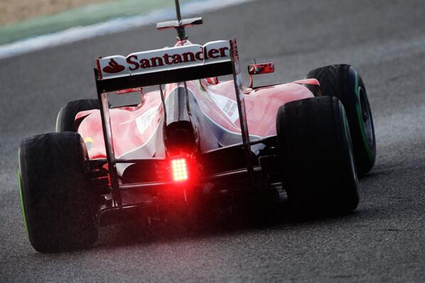 elpais_deportes's tweet photo. FOTOGALERÍA | El Ferrari de Alonso ya vuela en Jerez http://t.co/BViSvbL4r3 http://t.co/Kn6AfoQC4G