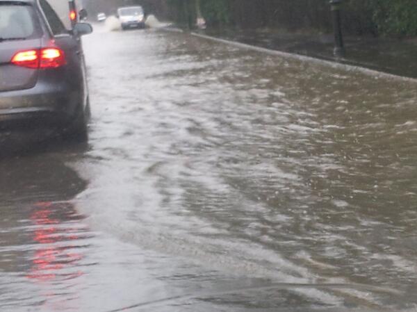 bmnmartin's tweet photo. Got to feel sorry for the residents of Yalding one #flood over then another arrives. http://t.co/d9KckWMoE7