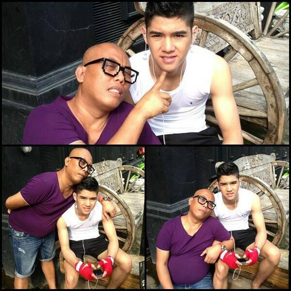 Allghzl's tweet photo. With tante ember http://t.co/QhKPtlnt9W