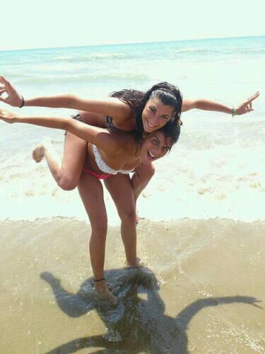 1989desy's tweet photo. buenos momentos in summer con mi niña @sastrenerva♥ http://t.co/HfJDbpUt8a
