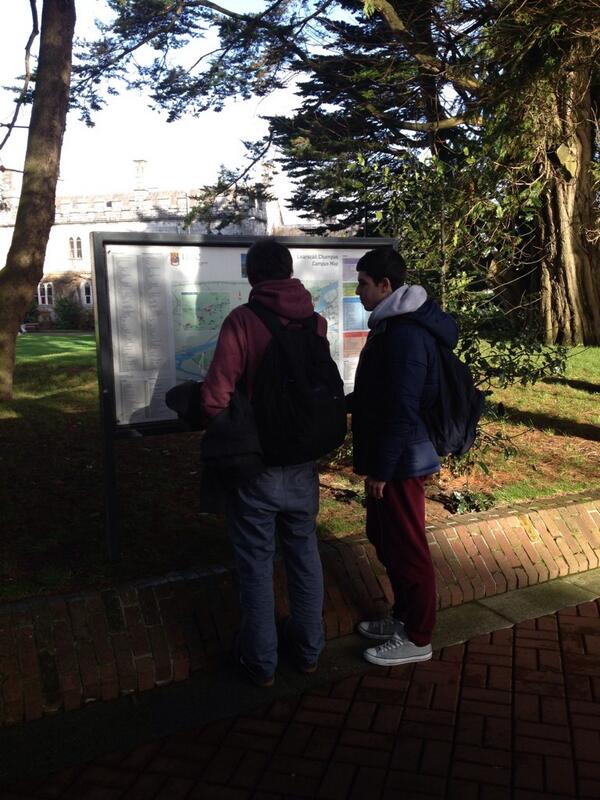 RedDenno's tweet image. The lads looking for the Boole #FresherProblems