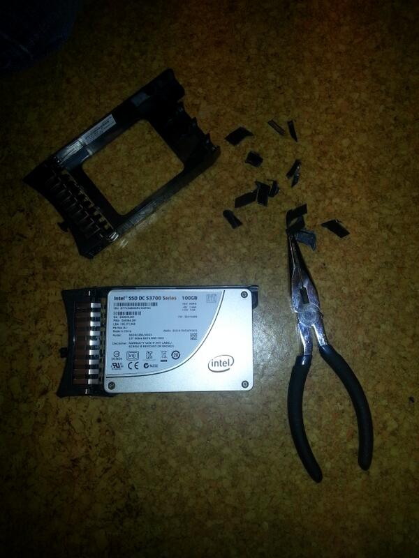 LFoverskov's tweet image. So... @TThyregod and I had a challenge with HDD Trays = Fixed!!! #PernixData #PernixPro