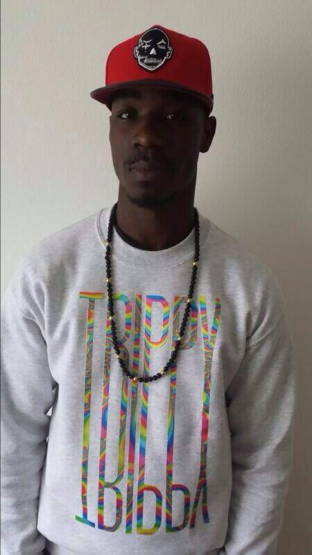 RT <a href="/Vuleadena/">Vuleadena</a>: <a href="/LOGISCH_JOHNDOE/">BOKITO IN THE GAME</a> met witgrijze Trippy trui! Vanaf 1 februari te koop op vuleadena.com