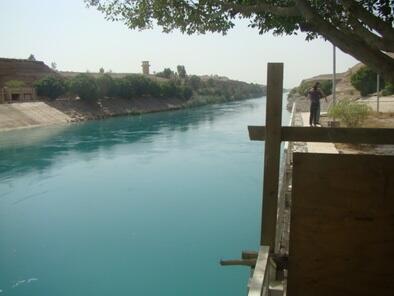 Brightiraq's tweet photo. 120km north of #Baghdad and between the #Tigris &amp; #Euphrates rivers, Lake Tharthar is #Iraq-'s largest lake http://t.co/8hFQWkXPdm