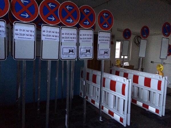 Absperr_Profi's tweet photo. Schwertransport erledigt, Lager voll! http://t.co/tznCCVBaaD