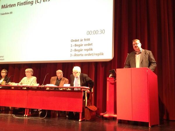 MSigtuna's tweet photo. Äntligen valår! "Ikväll agerar vi i opposition" säger Mårten Fintling, C, från "vår" talarstol! #sigtuna #08pol http://t.co/6LJyRG4eHh