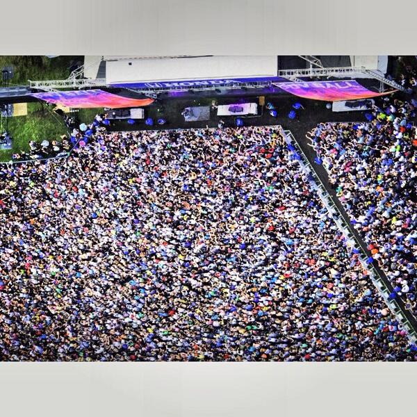 jasminemendes's tweet photo. “@GovBallNYC: That time @kendricklamar tore up the #hondastage #2013 #tbt #TDE http://t.co/y7UE7nzYvZ” @foles222 @AlinahHak @lilstaubski1 😭🙏