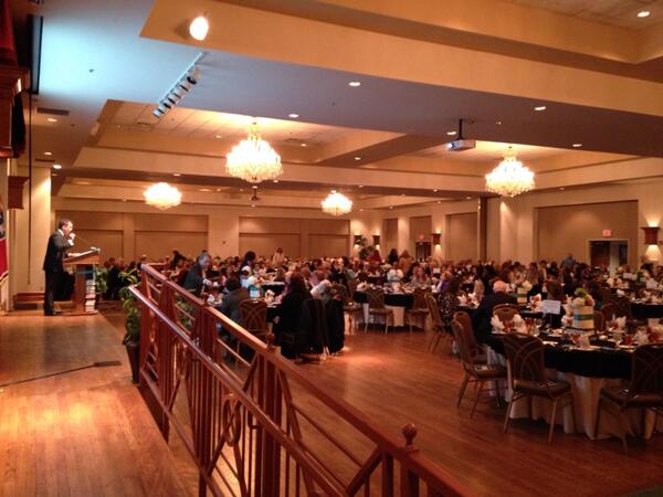 FirstBookMidSou's tweet image. Darrell Greene @dgonfox13 from @MyFoxMemphis getting the facts MCing today's sold out #LiteracyIsKey event