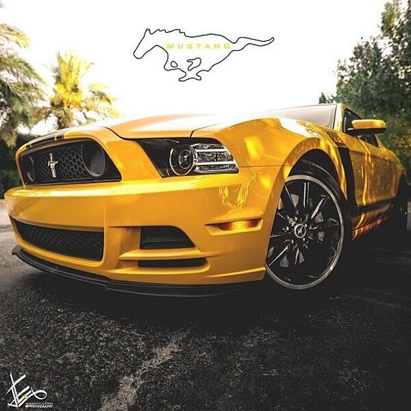 monsterauto2013's tweet image. Sick shot of a #schoolbusyellow #boss302 by @mubarakalqattan _________________________ TAG YOUR MUSTANG IMAGES:...
