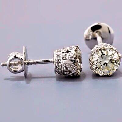 WeddingPornx's tweet image. Diamond studs 💎💎💁 💜💜