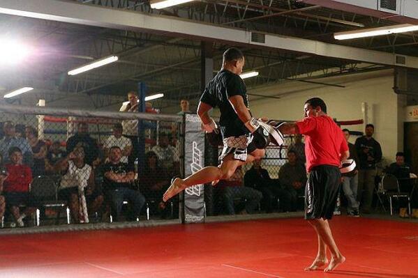 UFC_'s tweet photo. Browne vs. Bigfoot http://t.co/pmtYXNeJ7e