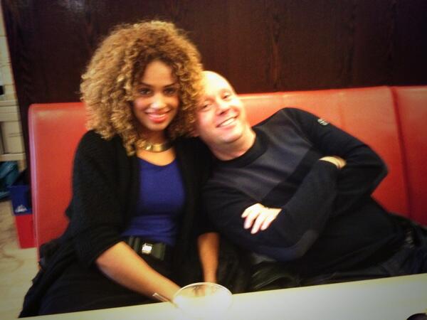 RodneyLeysner's tweet photo. Gezellig meeten met @SharonDoorson en@AdelAdelson voor onze film @HeksenDeFilm http://t.co/C2X1B8dAyV