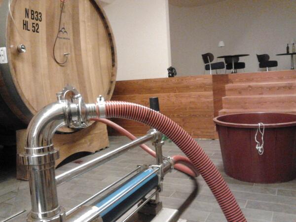 PieveVecchia's tweet photo. oggi ho aiutato anche io a travasare il vino.. http://t.co/wWpF95GGPd #wine #Sangiovese #Montecucco #Maremma #Toscana http://t.co/7uESbeyQlr